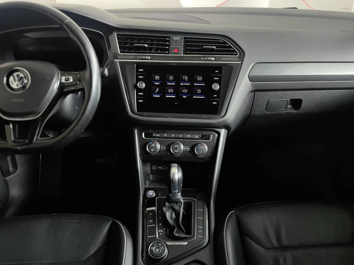 Volkswagen Tiguan 2.0 TDI 4Motion AT (140 л.с.) Track & Field Серебристый в АВИЛОН. Слайд №14