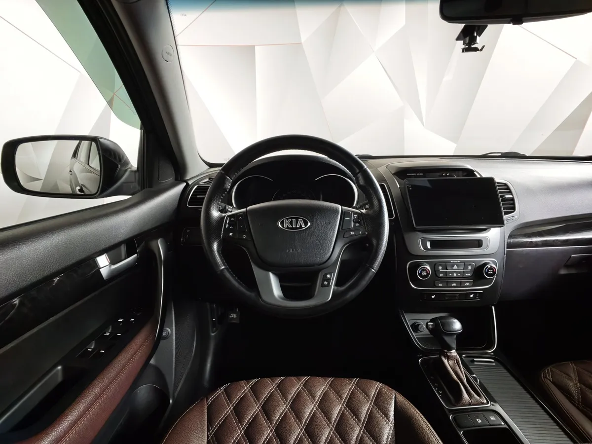 Kia Sorento 2.4 AT (175 л.с.) Classic Коричневый в АВИЛОН. Слайд №20