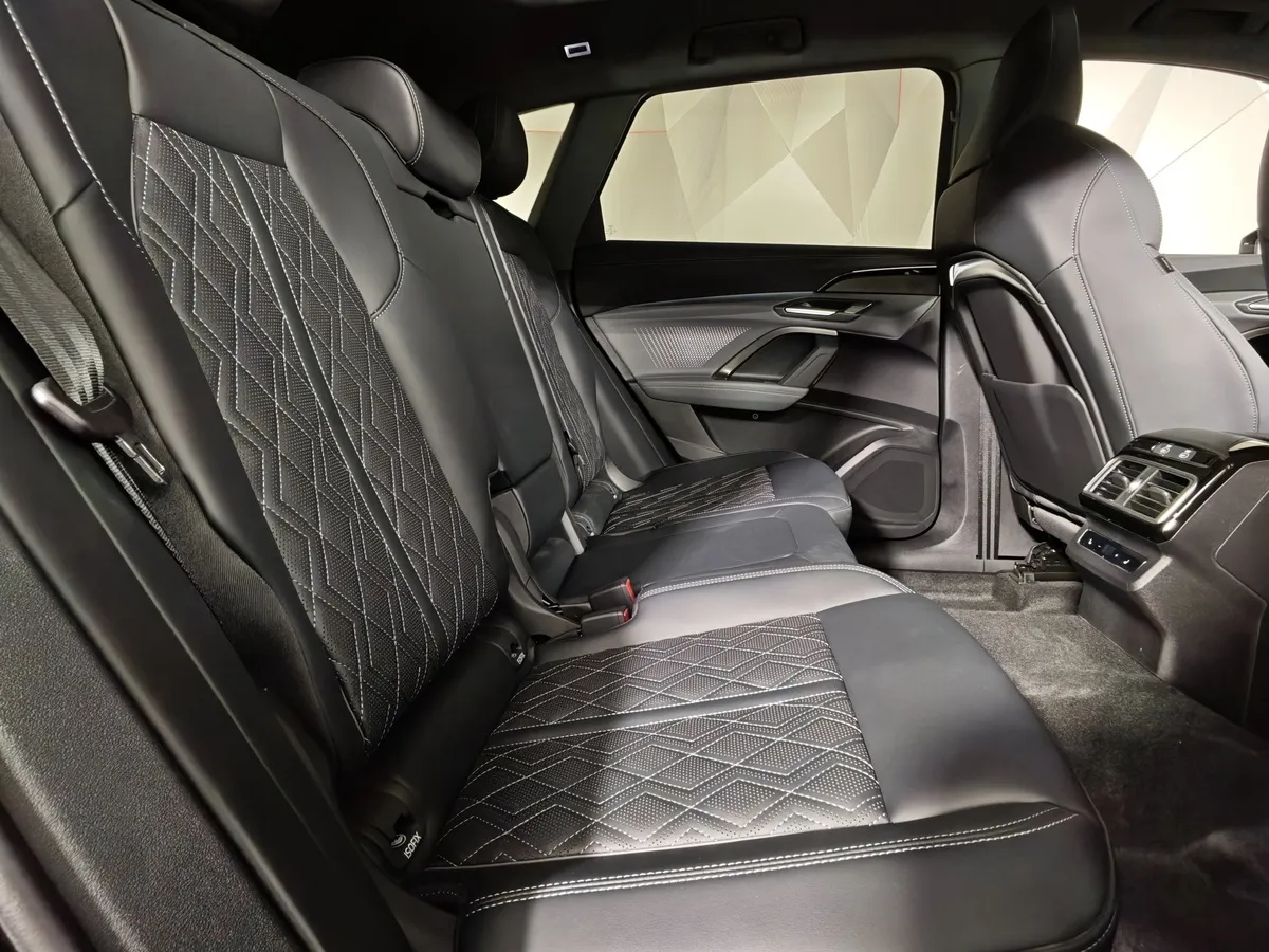 Audi Q5 L 2.0 40 TFSI S tronic quattro (272 л.с.) Серый в АВИЛОН. Слайд №16