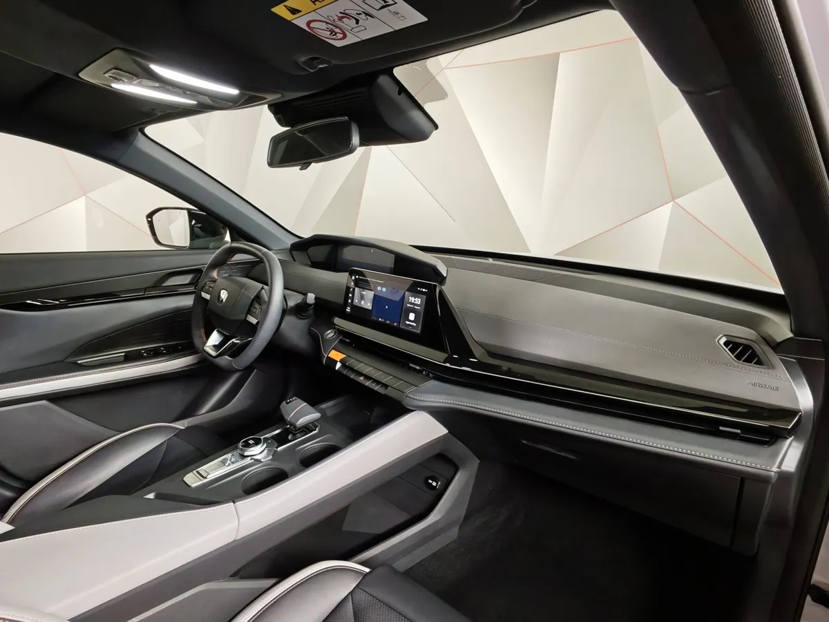 Changan UNI-V 1.5 AMT (181 л.с.) Tech Серый в АВИЛОН. Слайд №13