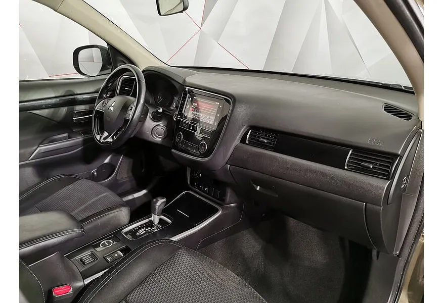 Mitsubishi Outlander 2.0 CVT 4WD (146 л.с.) Instyle E29 Коричневый в АВИЛОН. Слайд №12