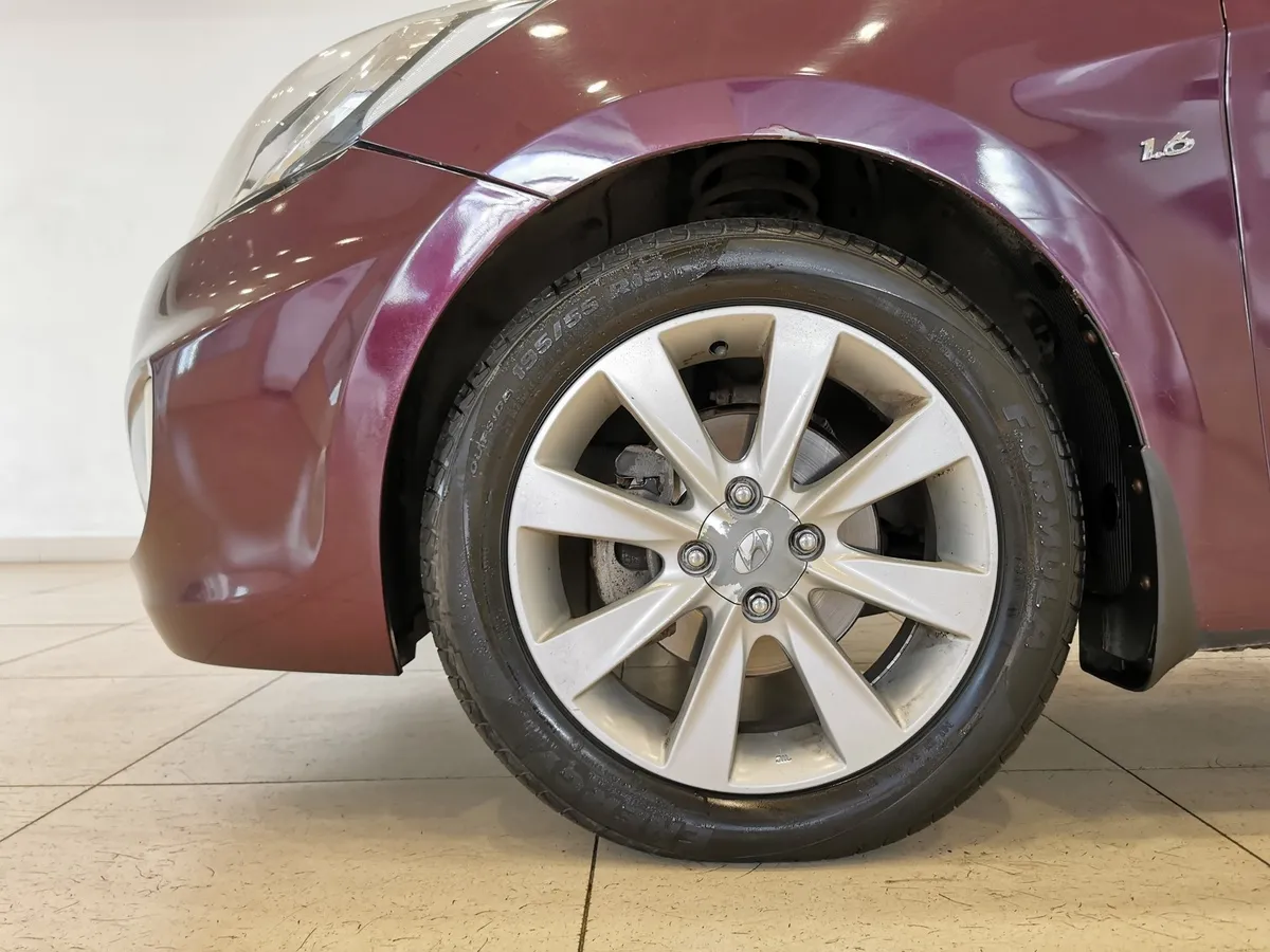 Hyundai Solaris 1.6 AT (123 л.с.) Elegance + Prestige + Safety Фиолетовый в АВИЛОН. Слайд №9