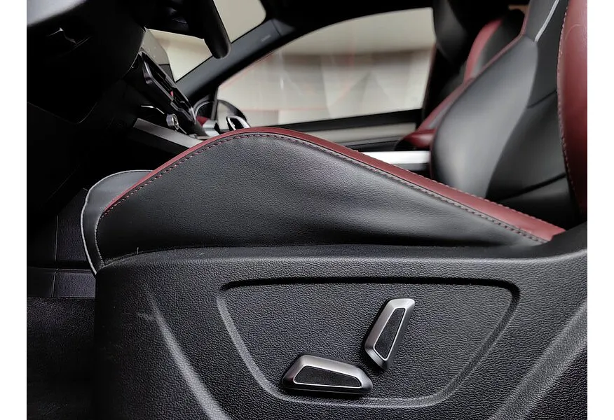 Geely Coolray 1.5T 7DCT 2WD (150 л.с.) Flagship Sport Красный в АВИЛОН. Слайд №21