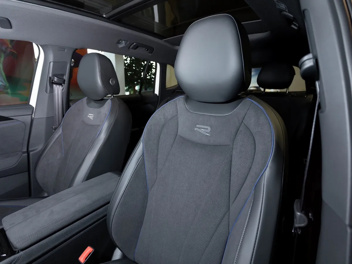 Volkswagen Tiguan 380 TSI 2.0 DSG 4WD (220 л.с.) R-Line Серый в АВИЛОН. Слайд №9