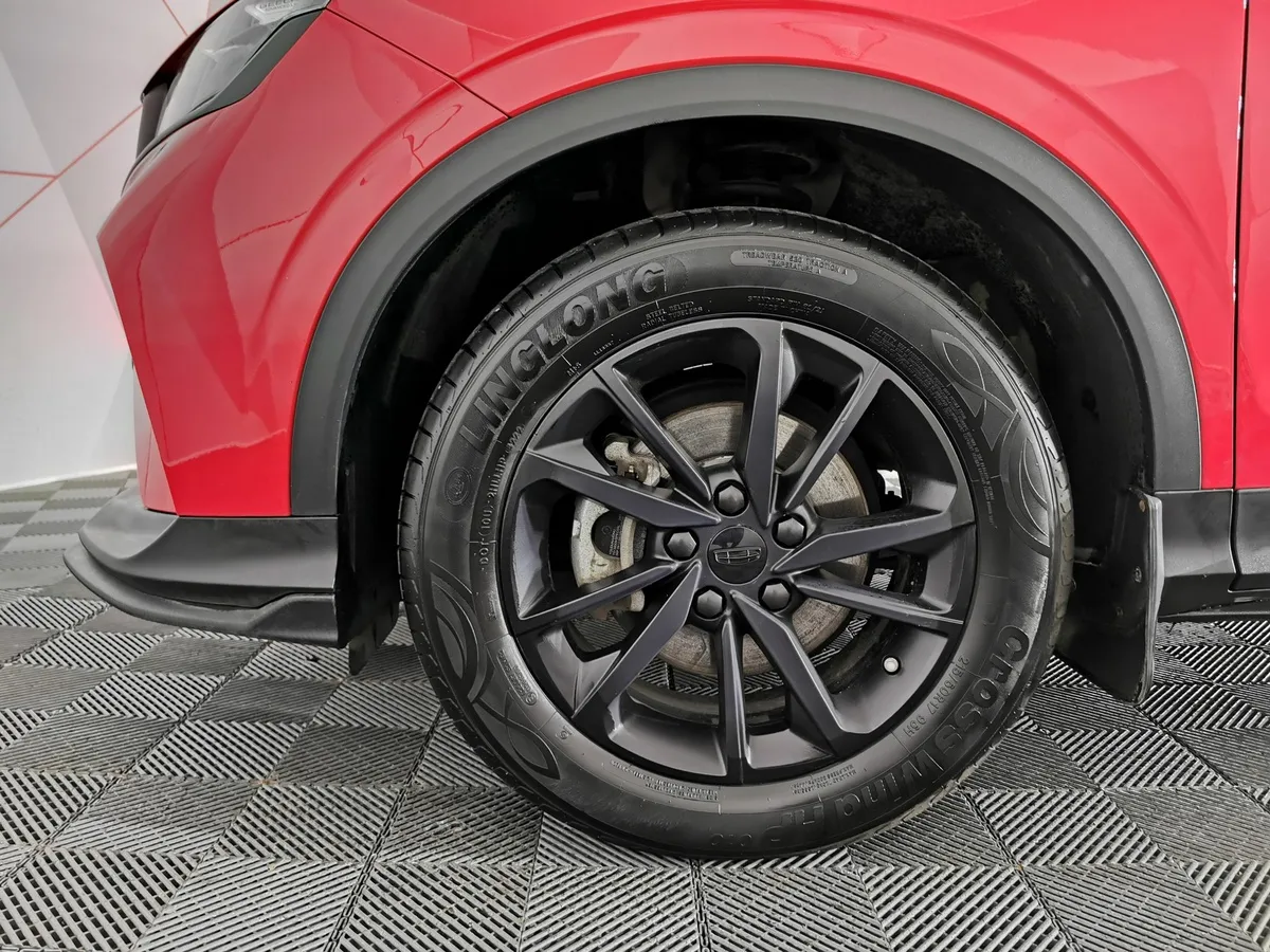 Geely Coolray 1.5T 7DCT 2WD (150 л.с.) Comfort Красный в АВИЛОН. Слайд №9