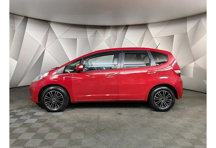 Honda Fit 1.3 CVT (100 л.с.) Красный в АВИЛОН. Слайд №5