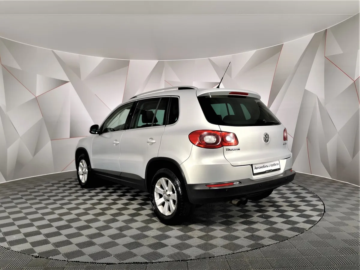 Volkswagen Tiguan 2.0 TSI 4Motion AT (170 л.с.) Sport&Style Серебристый в АВИЛОН. Слайд №4