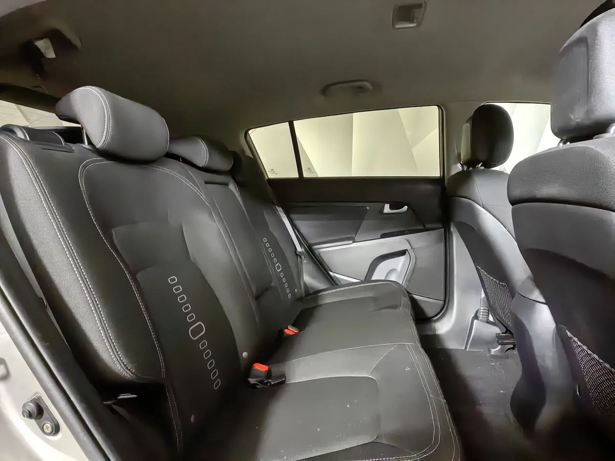 Kia Sportage 2.0 AT (150 л.с.) Серебристый в АВИЛОН. Слайд №15