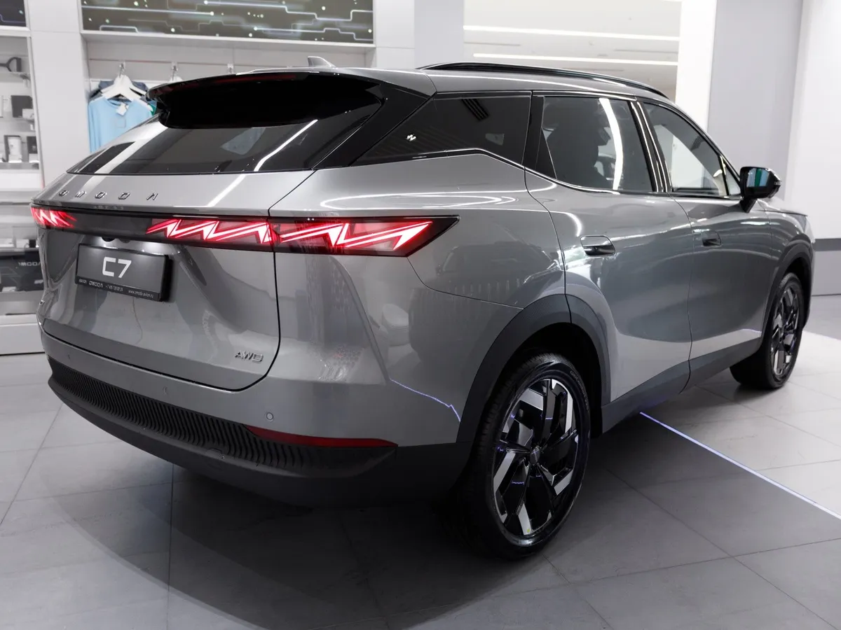 OMODA C7 1.6 DCT 4WD (150 л.с.) Драйв Серебристый в АВИЛОН. Слайд №6