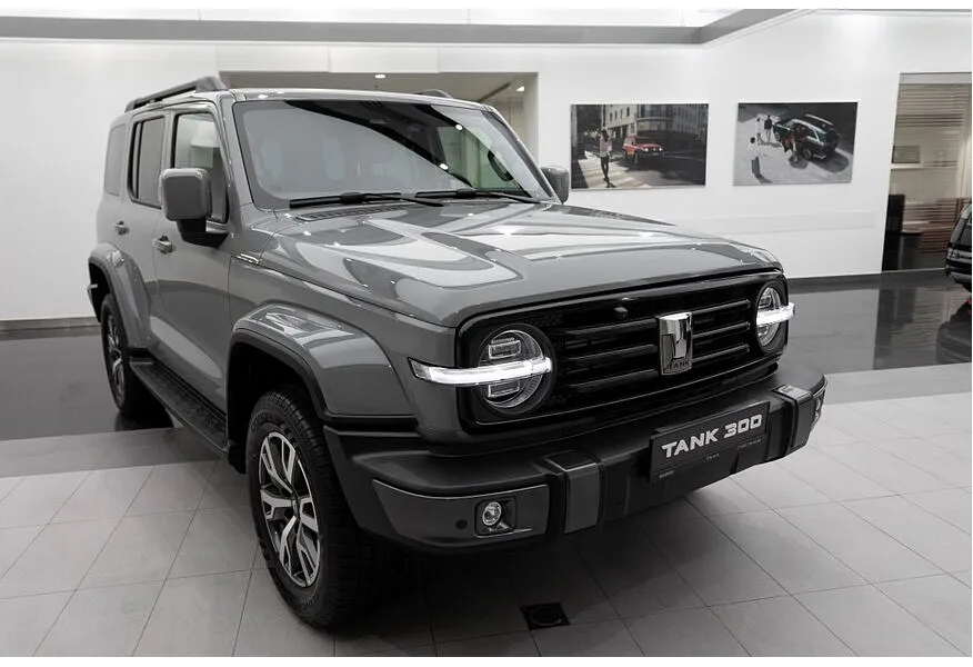 TANK 300 2.0T AT 4WD (220 л.с.) Сити Драйв Серый в АВИЛОН. Слайд №2