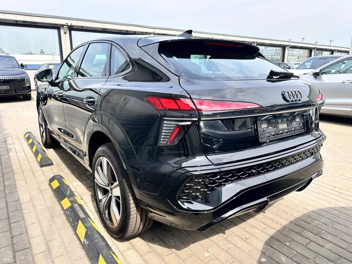 Audi Q3 Sportback 2.0 TFSI S-tronic quattro (265 л.с.) Черный в АВИЛОН. Слайд №3