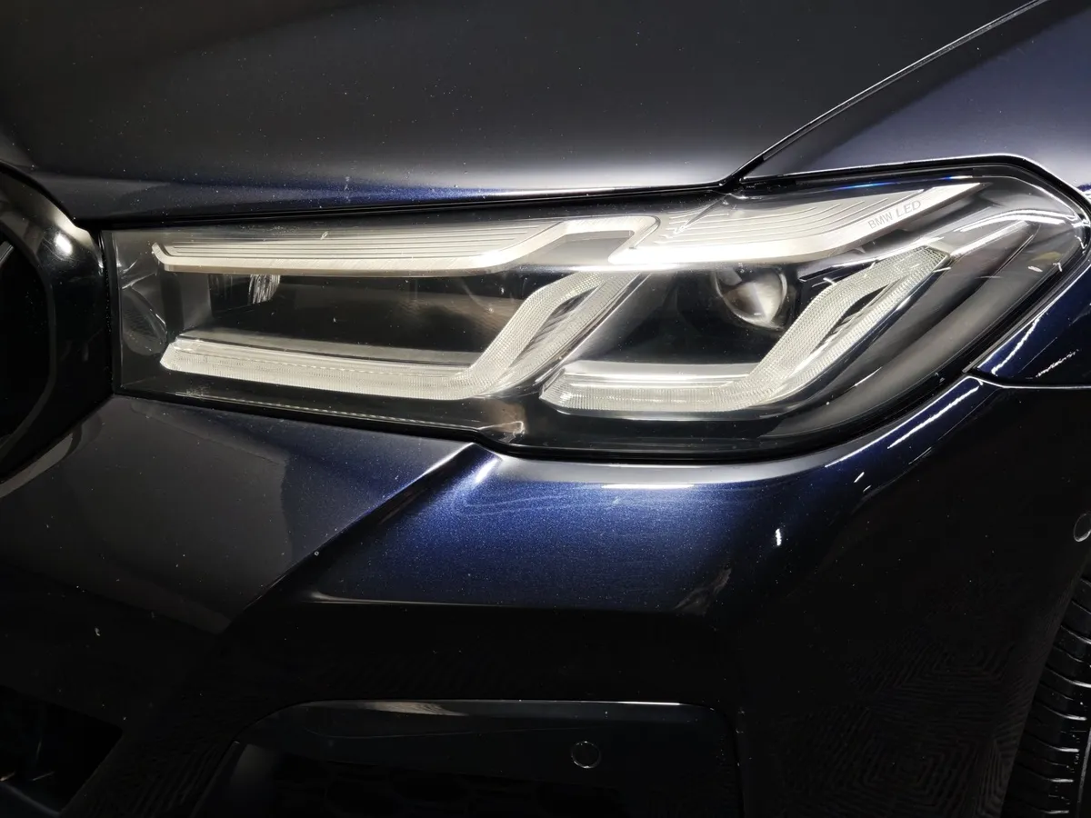BMW 5 серия 520d xDrive Steptronic (190 л.с.) M Sport Черный в АВИЛОН. Слайд №8