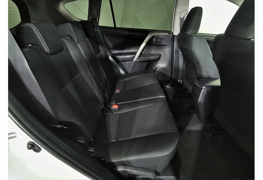 Toyota RAV4 2.0 MT AWD (146 л.с.) Белый в АВИЛОН. Слайд №15