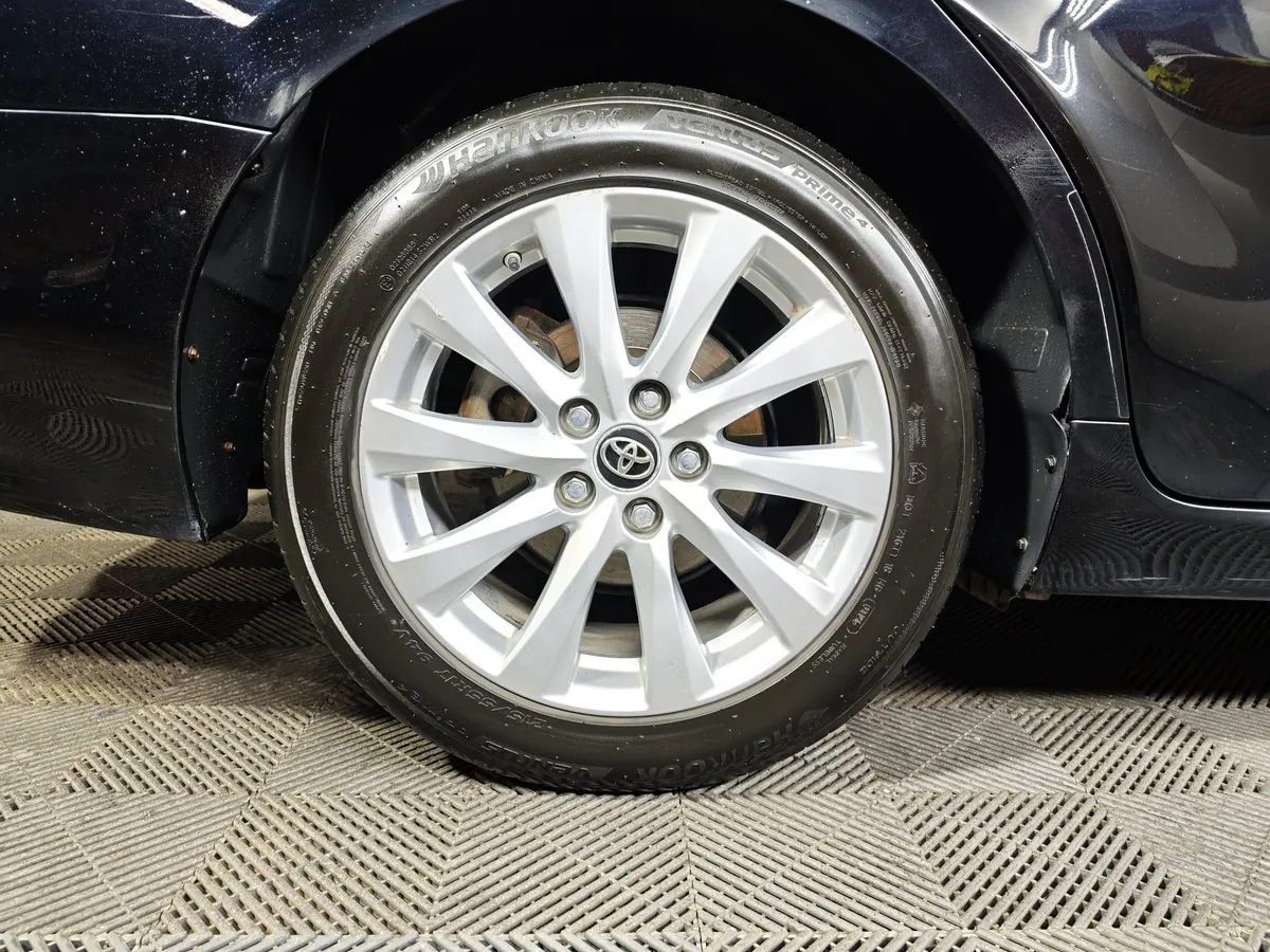 Toyota Camry 2.5 AT (181 л.с.) Черный в АВИЛОН. Слайд №9