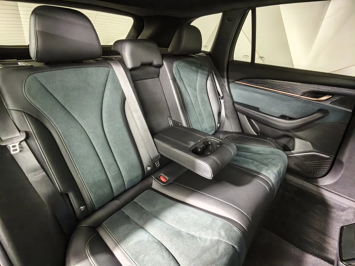 Geely Monjaro 2.0T 8AT 4WD (238 л.с.) Luxury Синий в АВИЛОН. Слайд №17