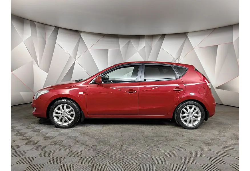 Hyundai i30 1.6 AT (126 л.с.) Красный в АВИЛОН. Слайд №5