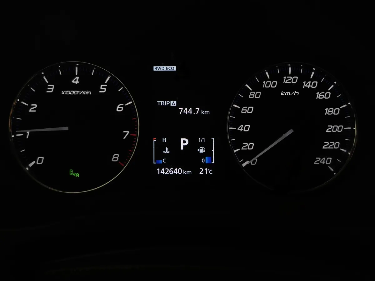 Mitsubishi Outlander 2.4 MIVEC CVT 4WD 7 мест (167 л.с.) Ultimate Коричневый в АВИЛОН. Слайд №17