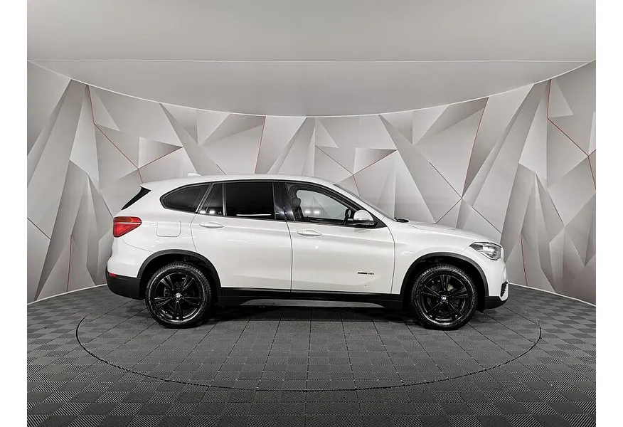 BMW X1 18i sDrive AT (136 л.с.) Advantage Белый в АВИЛОН. Слайд №6