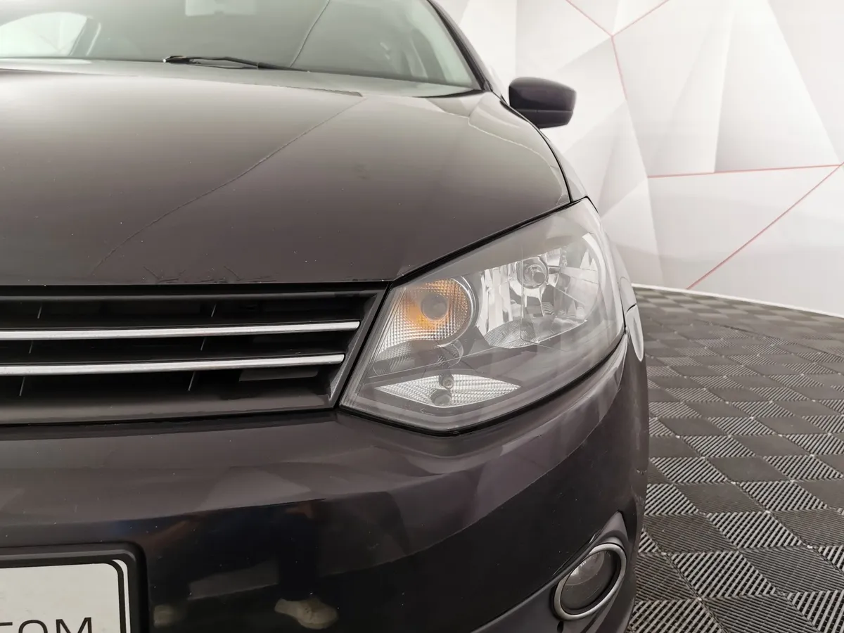 Volkswagen Polo 1.6 MT (105 л.с.) Черный в АВИЛОН. Слайд №10