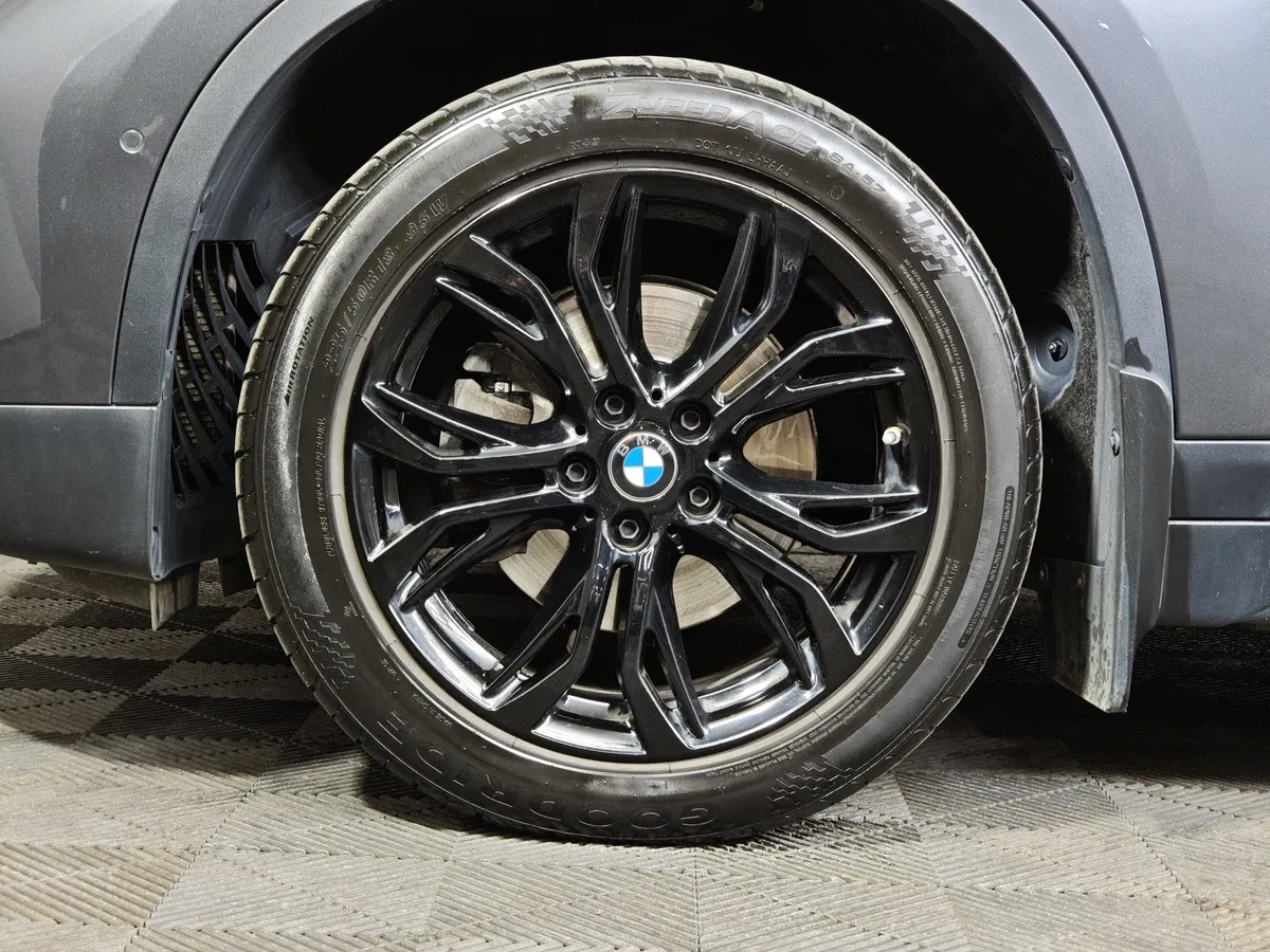 BMW X1 18i sDrive (140 л.с.) Advantage Серый в АВИЛОН. Слайд №7