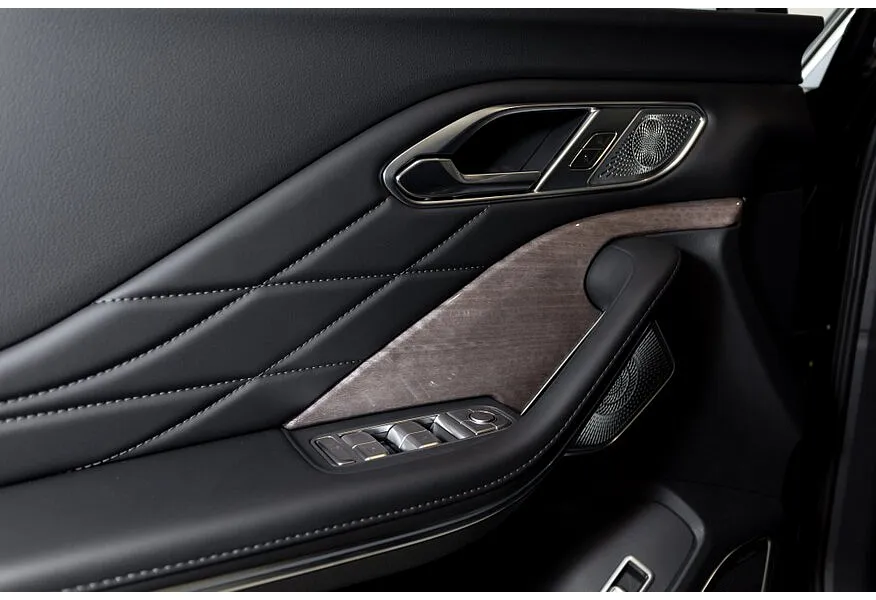 Hongqi HS7 2.0T 8AT 4WD (245 л.с.) Deluxe Коричневый в АВИЛОН. Слайд №15