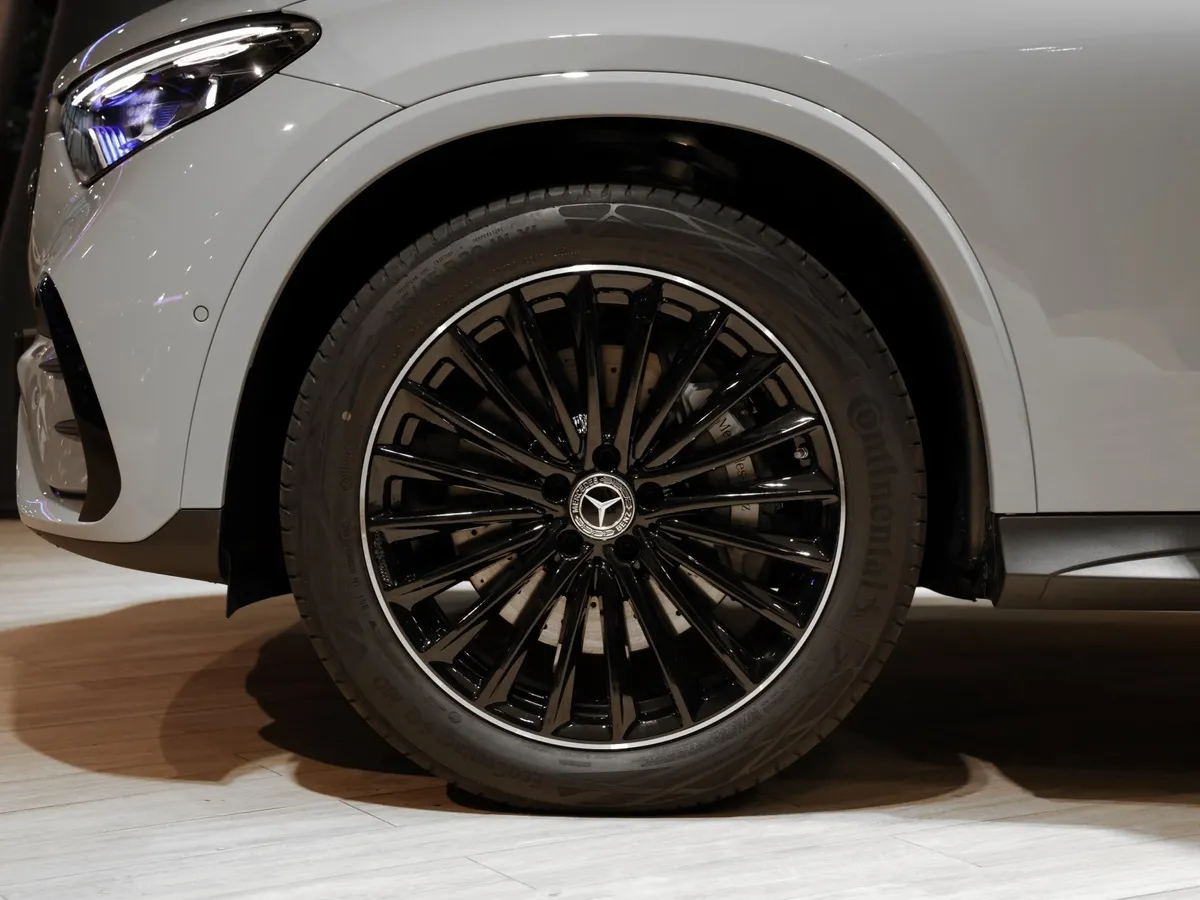 Mercedes-Benz GLC 300 4MATIC 9G-TRONIC (258 л.с.) Серый в АВИЛОН. Слайд №22