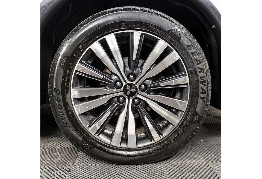 Mitsubishi Outlander 2.0 CVT 4WD (146 л.с.) Серебристый в АВИЛОН. Слайд №9