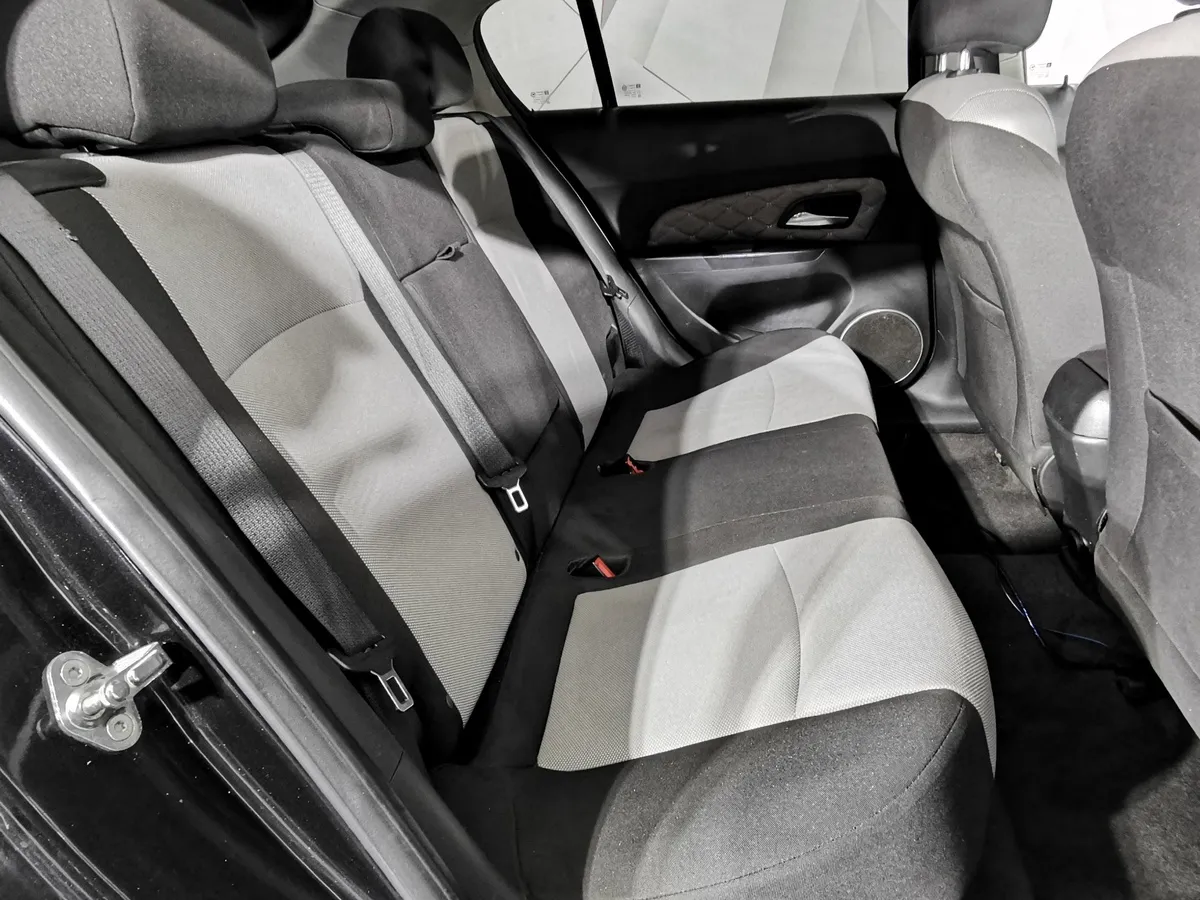 Chevrolet Cruze 1.8 MT (141 л.с.) Черный в АВИЛОН. Слайд №15