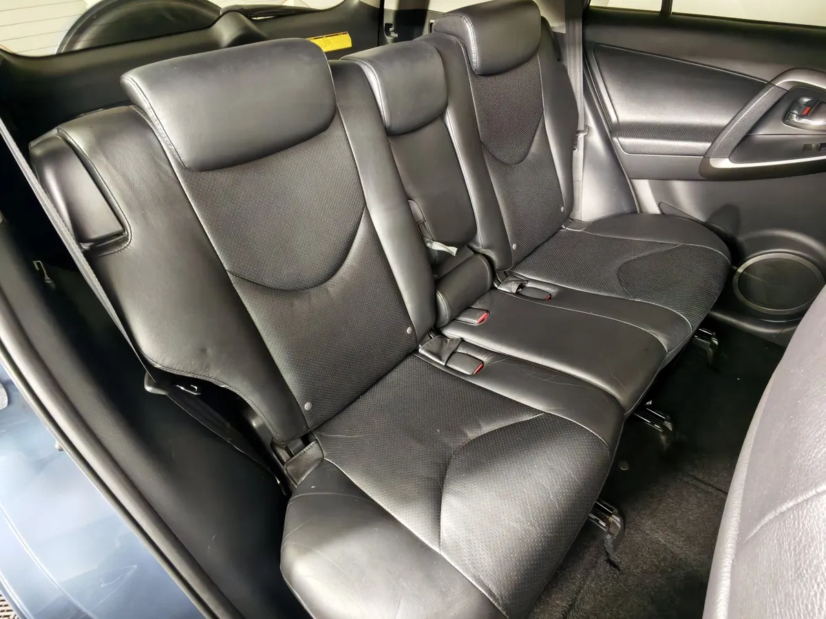 Toyota RAV4 2.0 AT AWD (152 л.с.) Серый в АВИЛОН. Слайд №17