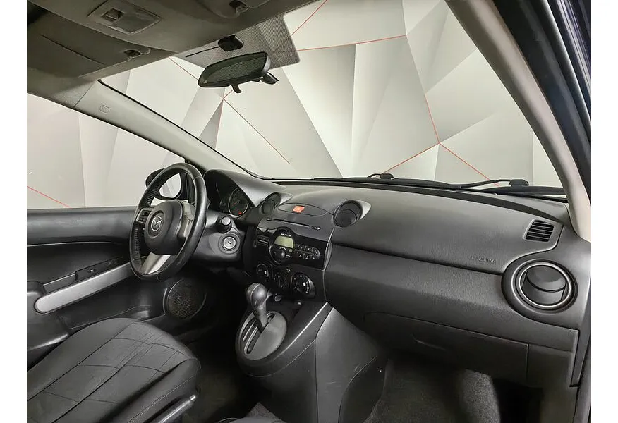 Mazda 2 1.5 AT (103 л.с.) Синий в АВИЛОН. Слайд №11