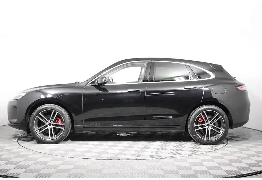 Seres M5 1.5 AT 4WD (496 л.с.) Premium Черный в АВИЛОН. Слайд №2
