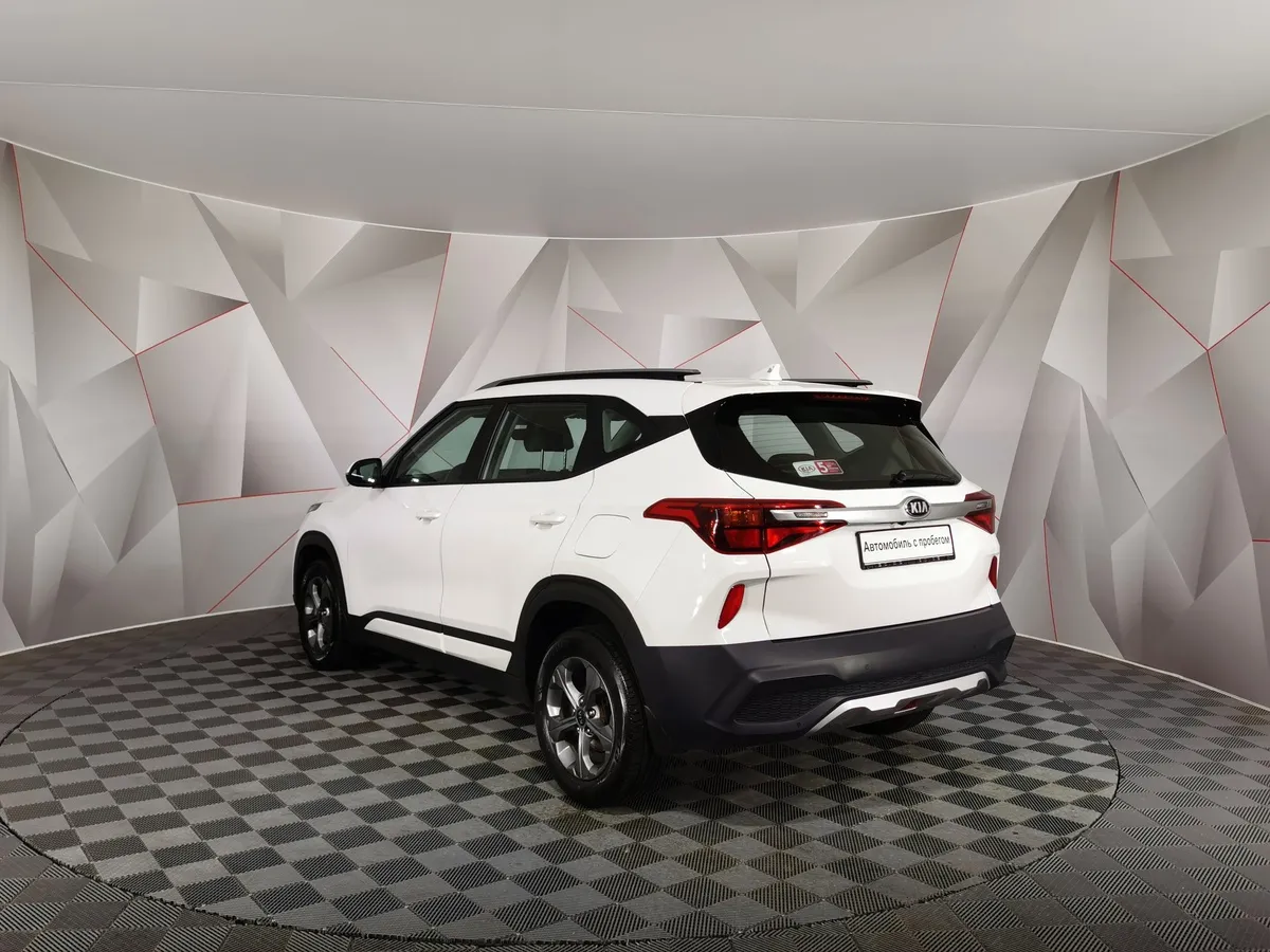 Kia Seltos 2.0 MPI 2WD IVT (149 л.с.) Luxe Белый в АВИЛОН. Слайд №4