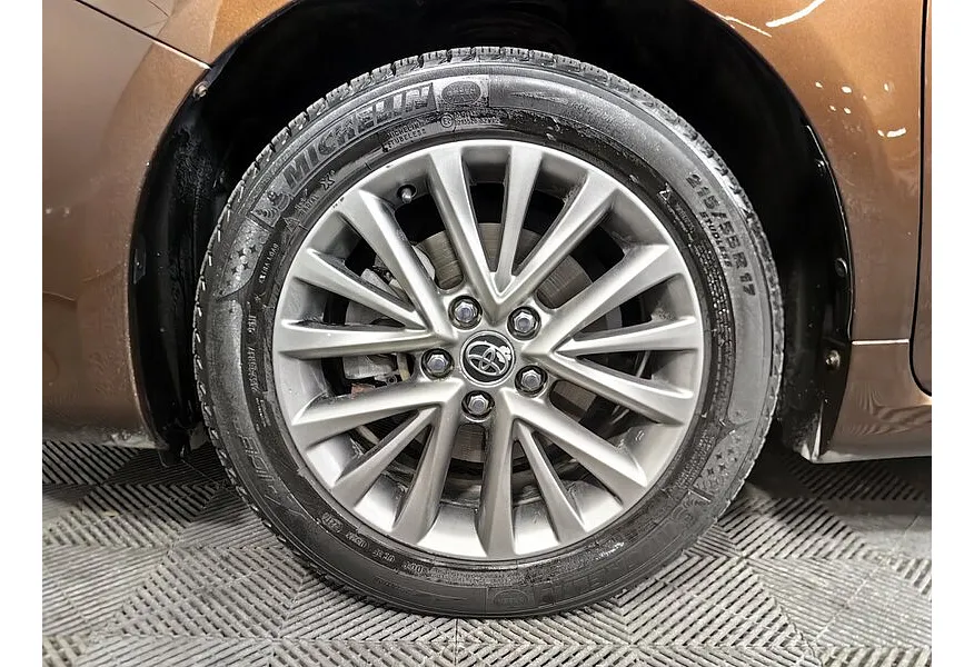 Toyota Camry 2.5 AT (181 л.с.) Коричневый в АВИЛОН. Слайд №9