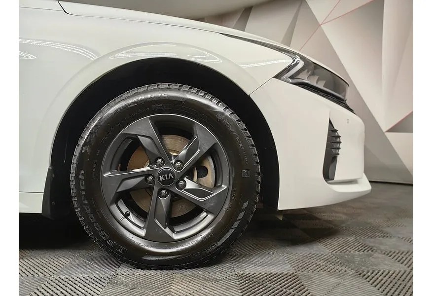 Kia K5 2.0 MPI AT 2WD (150 л.с.) Comfort Белый в АВИЛОН. Слайд №9