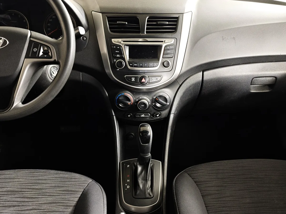 Hyundai Solaris 1.6 AT (123 л.с.) Classic + AC Коричневый в АВИЛОН. Слайд №15
