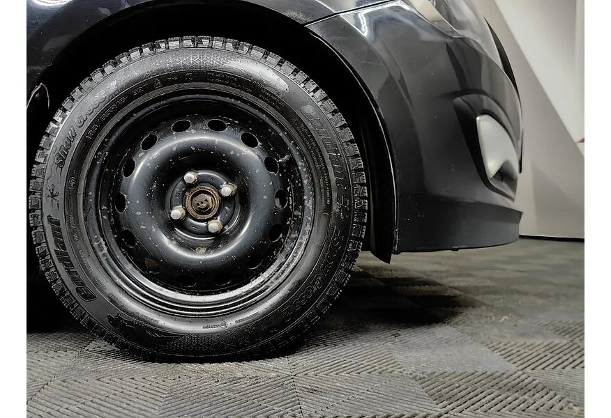 Hyundai Solaris 1.6 AT (123 л.с.) Comfort + Advanced + Winter Черный в АВИЛОН. Слайд №9