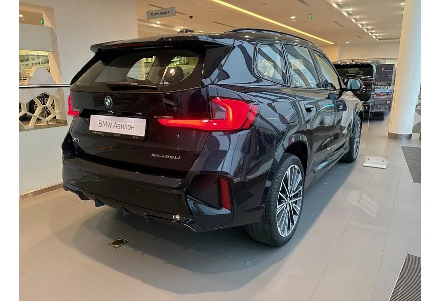 BMW X1 xDrive25 Li (204 л.с.) Черный в АВИЛОН. Слайд №7
