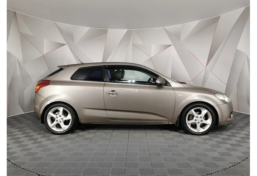 Kia Ceed 2.0 AT (143 л.с.) Бежевый в АВИЛОН. Слайд №6 Kia Ceed 2.0 AT (143 л.с.) Бежевый в АВИЛОН. Слайд №6