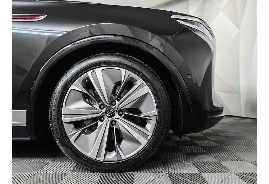 Hongqi E-HS9 AT 4WD (422 л.с.) Бизнес Черный в АВИЛОН. Слайд №9