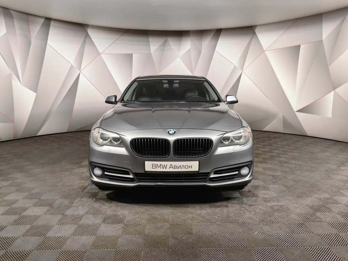 BMW 5 серия 528i xDrive Steptronic (245 л.с.) Серый в АВИЛОН. Слайд №3