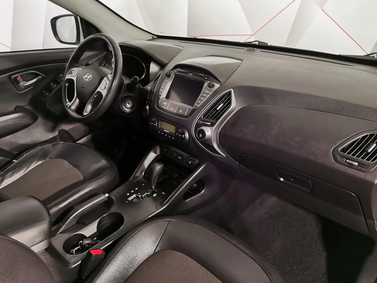 Hyundai ix35 2.0 AT 4WD (150 л.с.) Travel Белый в АВИЛОН. Слайд №12