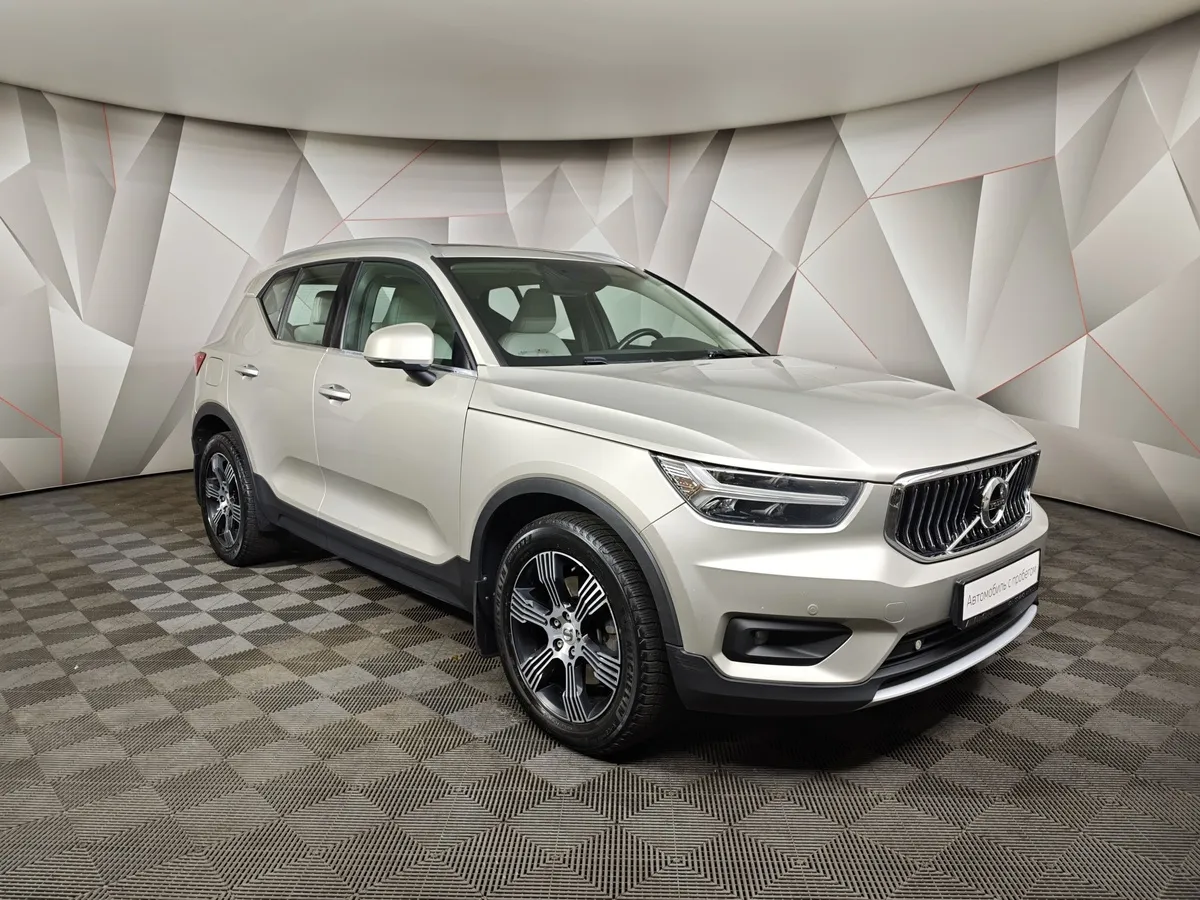 Volvo XC40 2.0 T5 Drive-E AT AWD (247 л.с.) Inscription Бежевый в АВИЛОН. Слайд №3