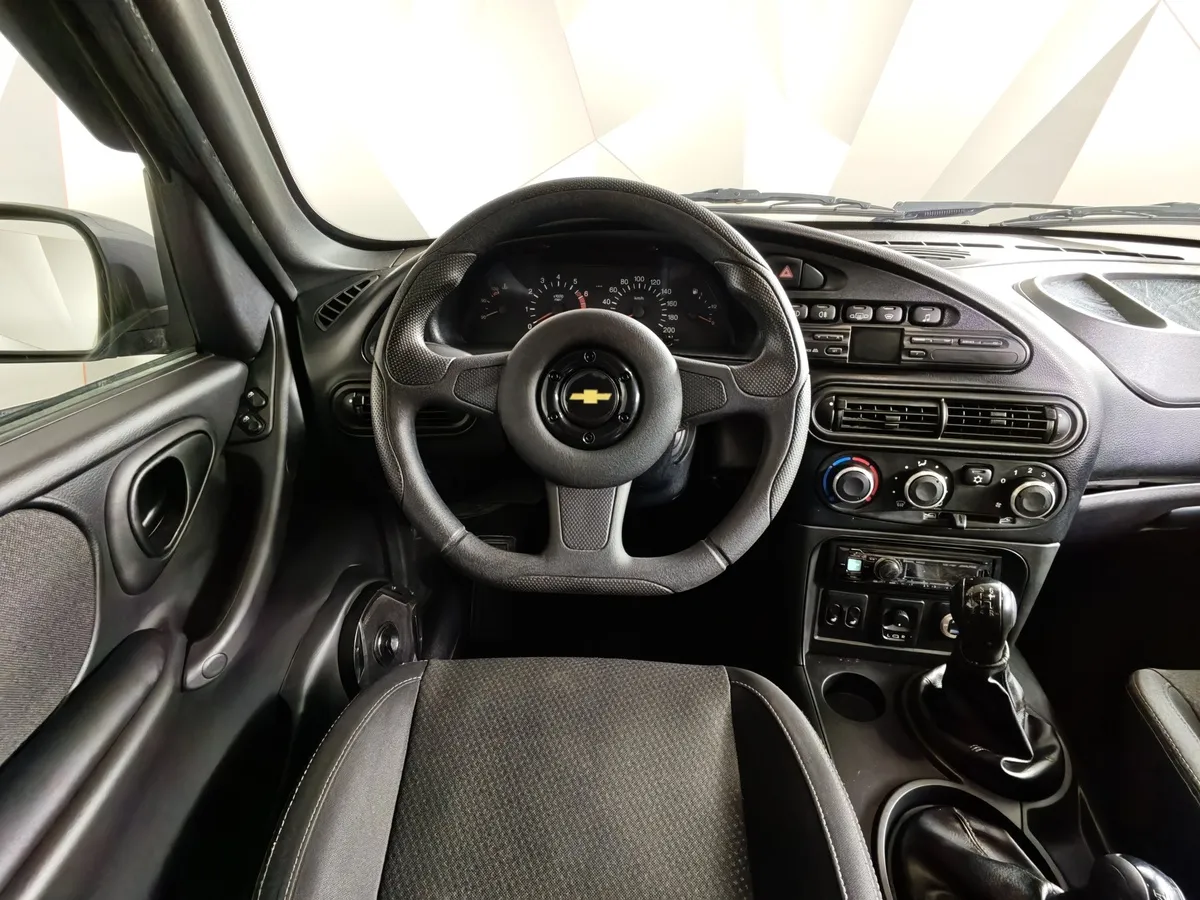 Chevrolet Niva 1.7 MT (80 л.с.) Серый в АВИЛОН. Слайд №19