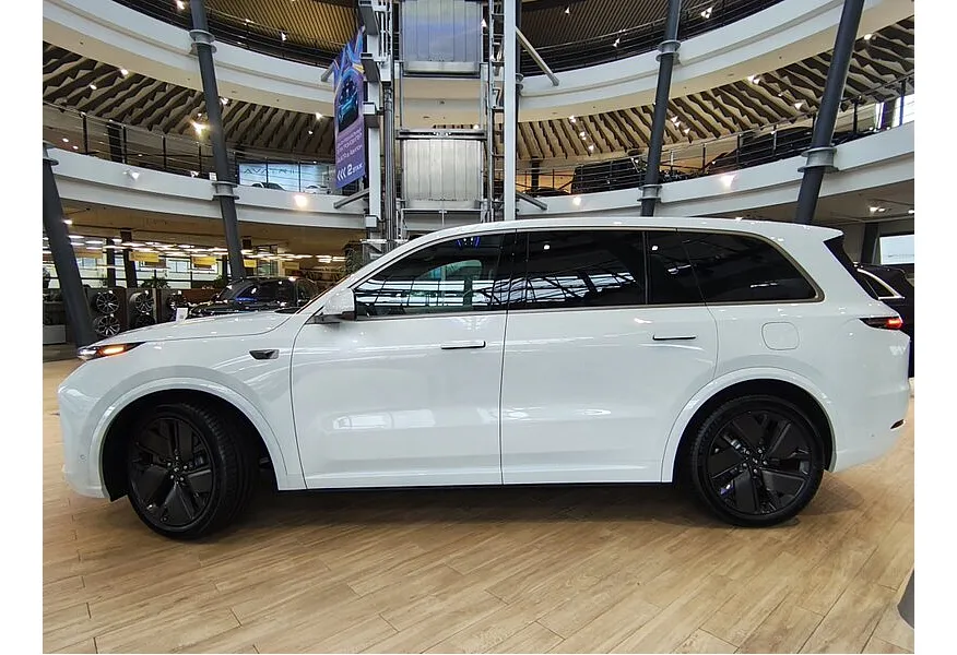 Li Auto L9 1.5 AT 4WD (449 л.с.) Ultra Белый в АВИЛОН. Слайд №3