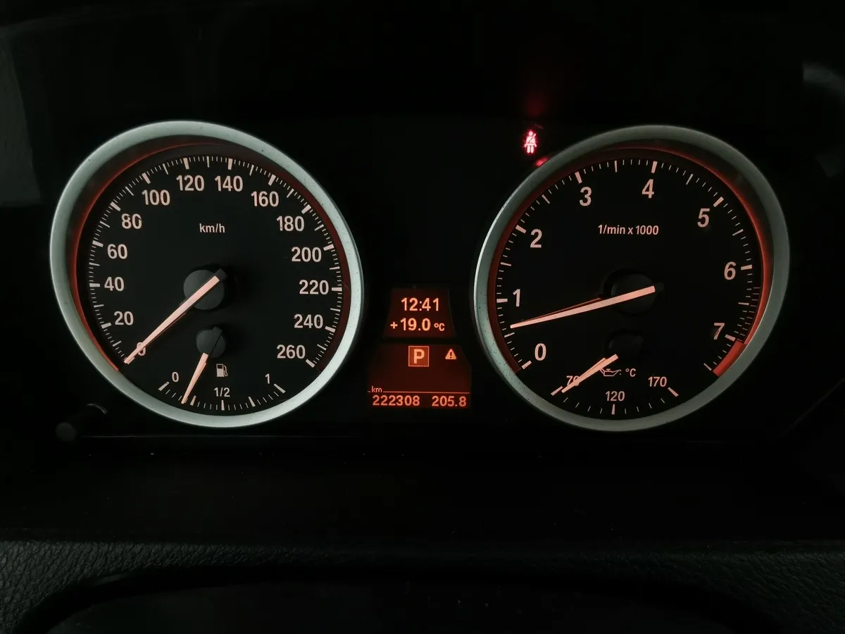 BMW X6 xDrive35i 8AT (306 л.с.) Белый в АВИЛОН. Слайд №13