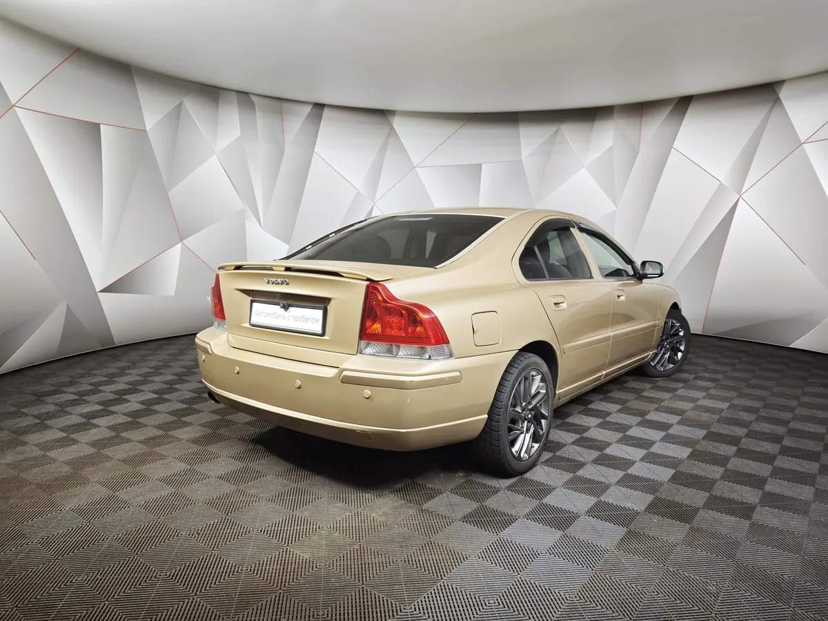 Volvo S60 2.4 AT (170 л.с.) Коричневый в АВИЛОН. Слайд №2
