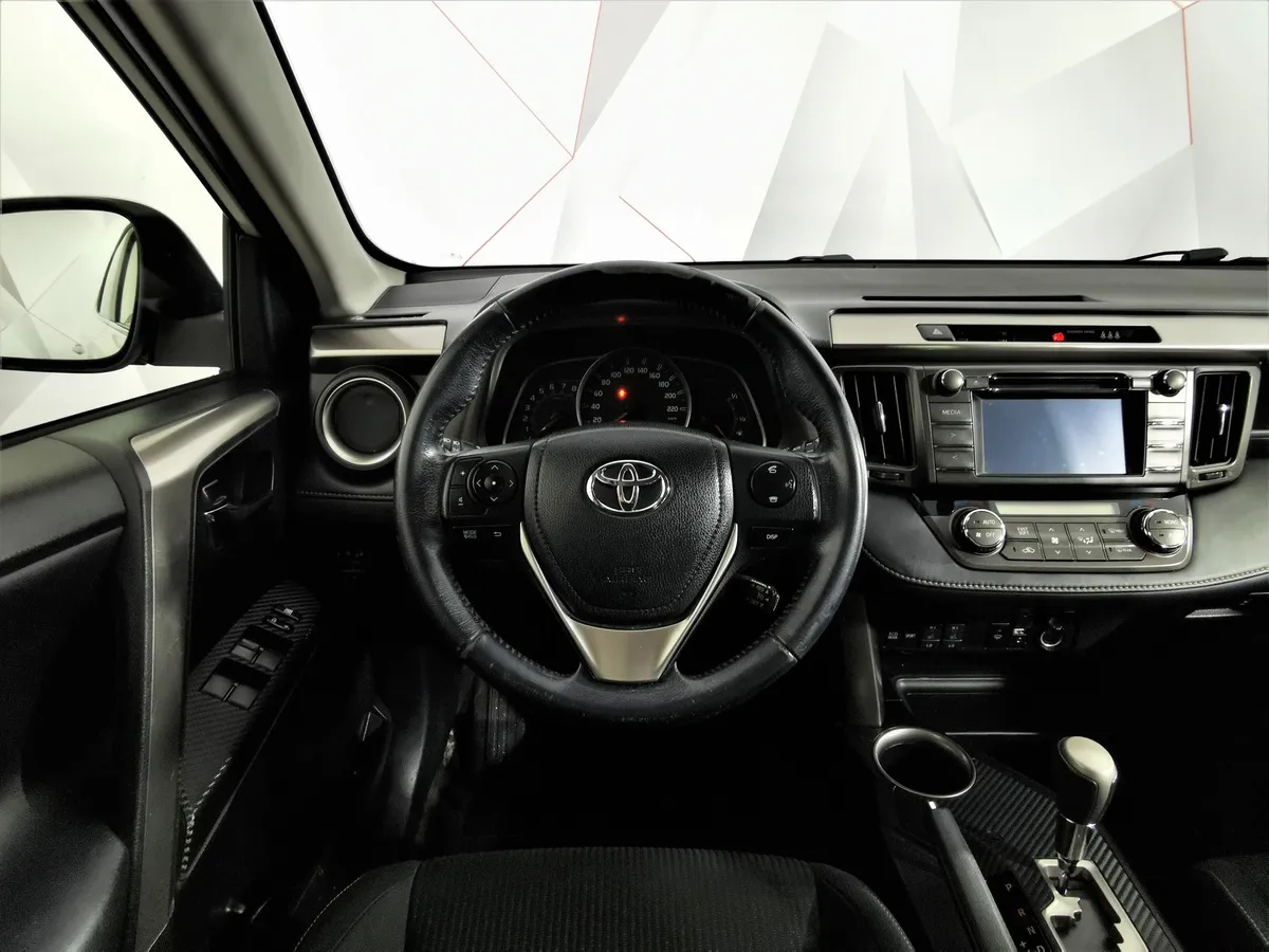 Toyota RAV4 2.0 CVT (148 л.с.) Стандарт Белый в АВИЛОН. Слайд №18