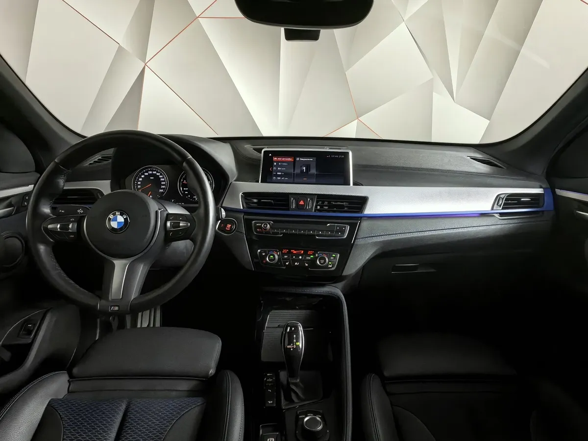 BMW X1 20i xDrive (192 л.с.) M Sport Синий в АВИЛОН. Слайд №11