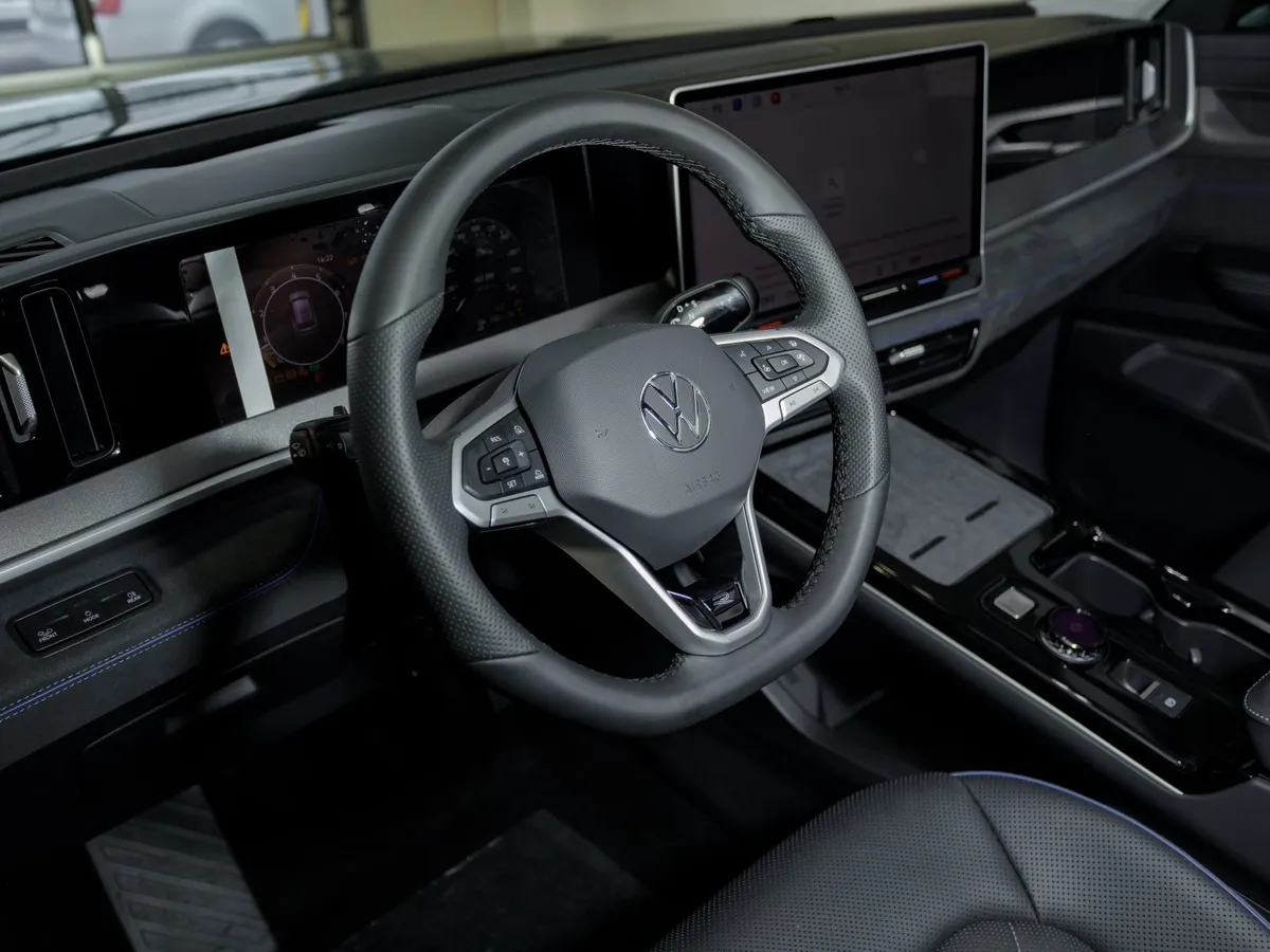 Volkswagen Tavendor 2.0 DSG 4WD (272 л.с.) Р-Лайн Тоуринг Черный в АВИЛОН. Слайд №7