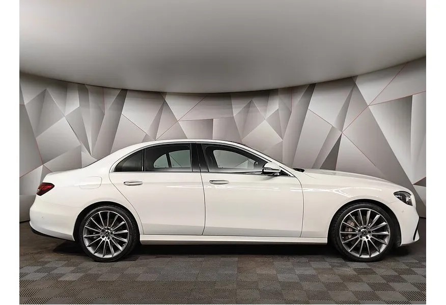 Mercedes-Benz E-Класс E 350 4MATIC 9G-TRONIC (299 л.с.) Белый в АВИЛОН. Слайд №6